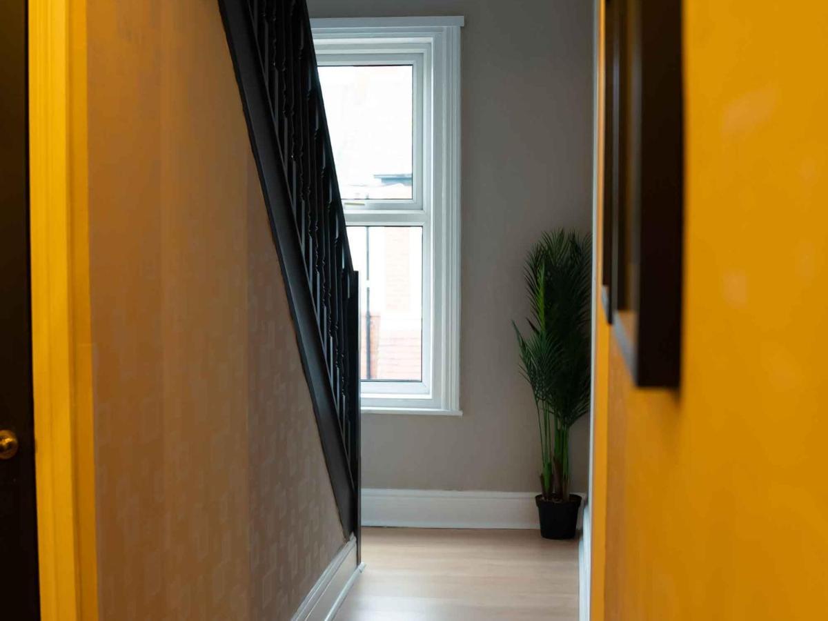 Pass The Keys Amazing, Newly Renovated 5Bedroom House Sleeps 10 Scarborough Exterior foto